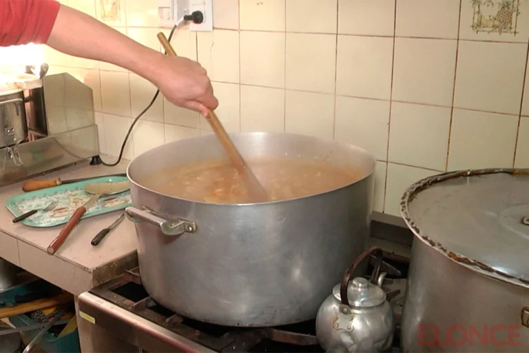 “Cocinera escolar deberá devolver más de $10 millones por faltas injustificadas”