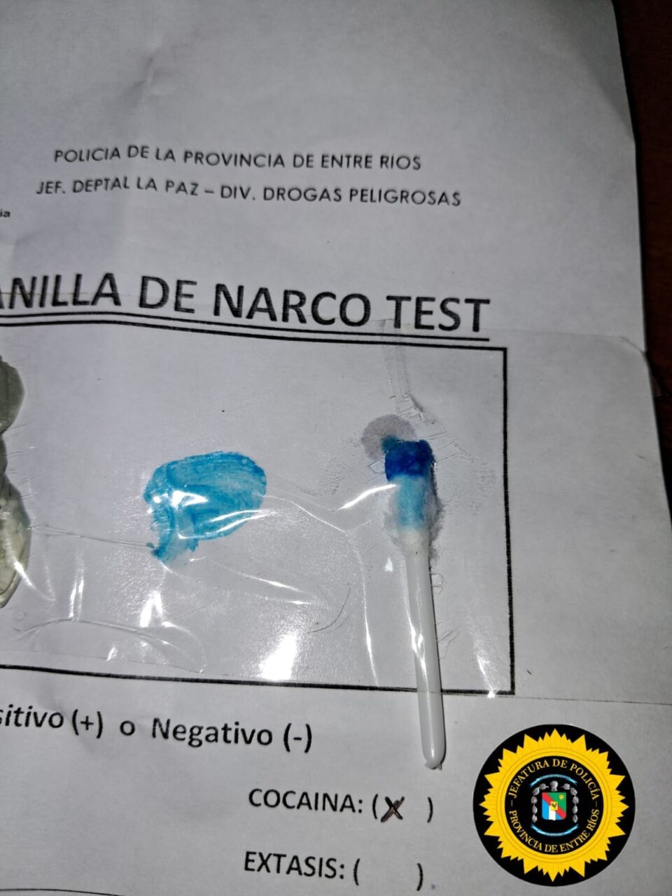 Operativo antidrogas en La Paz: la División de Drogas Peligrosas secuestró cocaína, celulares y una motocicleta en Puerto Márquez, con una mujer detenida por infracción a la Ley 23.737
