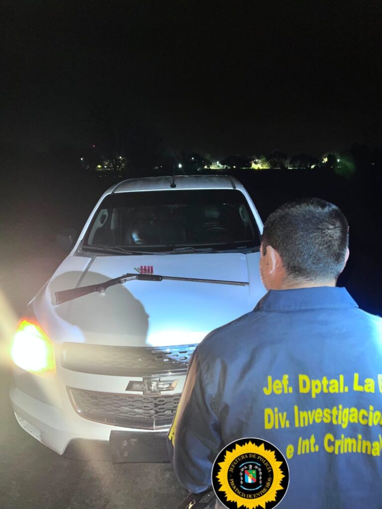 Operativo en Alcaraz: la División de Investigaciones e Inteligencia Criminal secuestró un arma de fuego y cartuchería tras la fuga de un individuo durante tareas preventivas