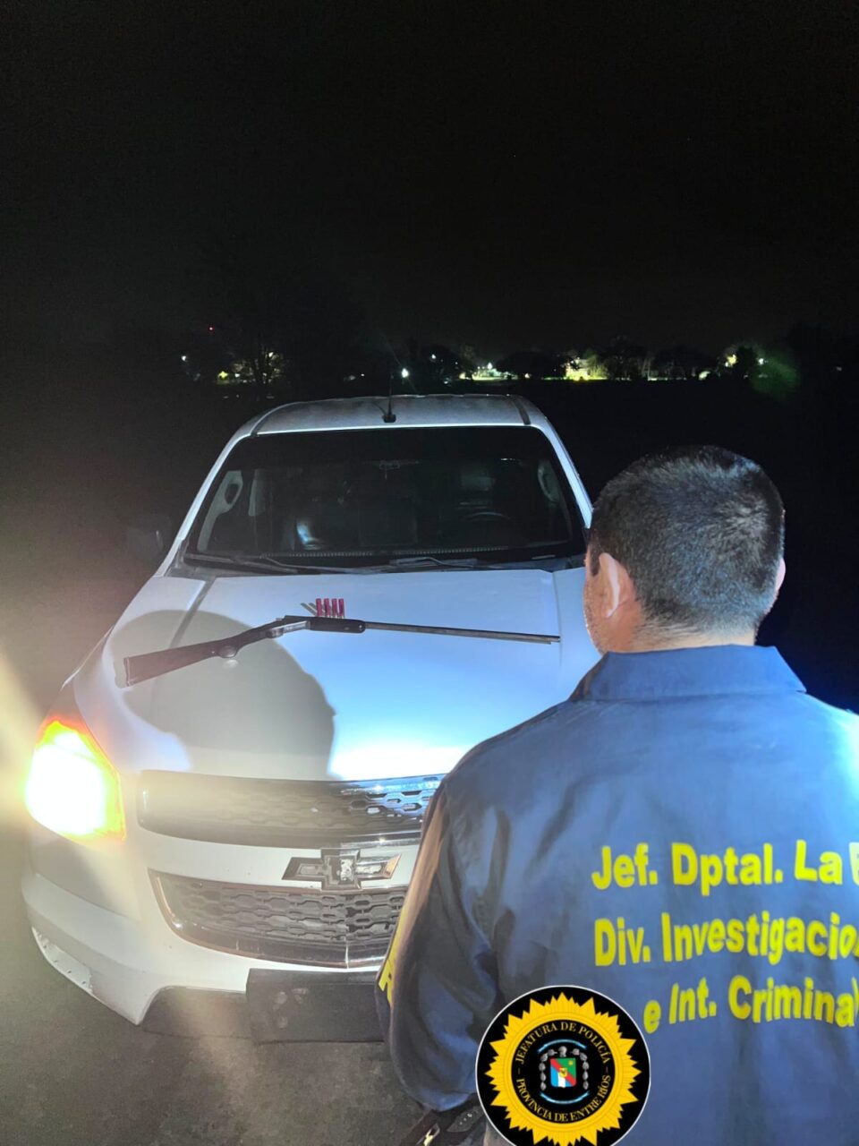 Operativo en Alcaraz: la División de Investigaciones e Inteligencia Criminal secuestró un arma de fuego y cartuchería tras la fuga de un individuo durante tareas preventivas