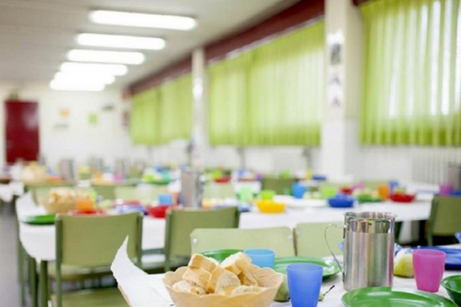 “Comedores escolares: el nuevo sistema de desayuno y merienda busca garantizar calidad y control estatal tras dos décadas de irregularidades y cuestionamientos”