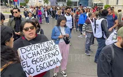 “Paritaria docente en Entre Ríos: el Gobierno ofreció 6% en dos tramos y los gremios lo rechazaron”
