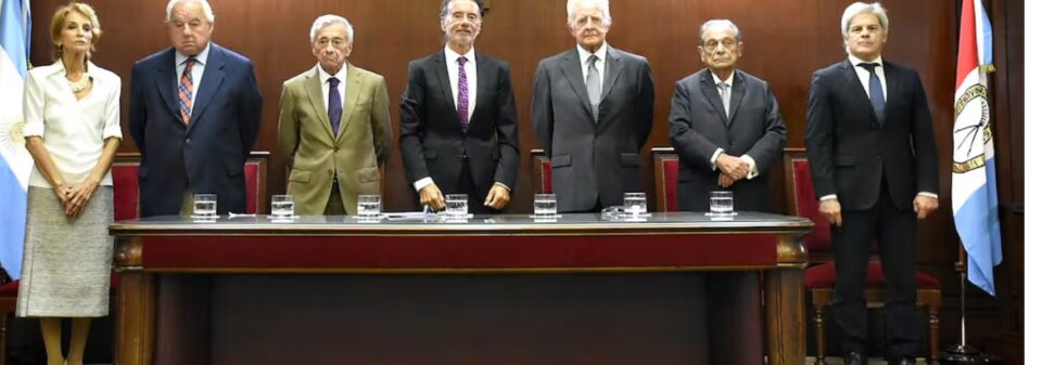 “Fallo polémico en Santa Fe: la Corte declara inconstitucional el límite a las jubilaciones de privilegio y desata un escándalo por posible conflicto de intereses entre los propios jueces”
