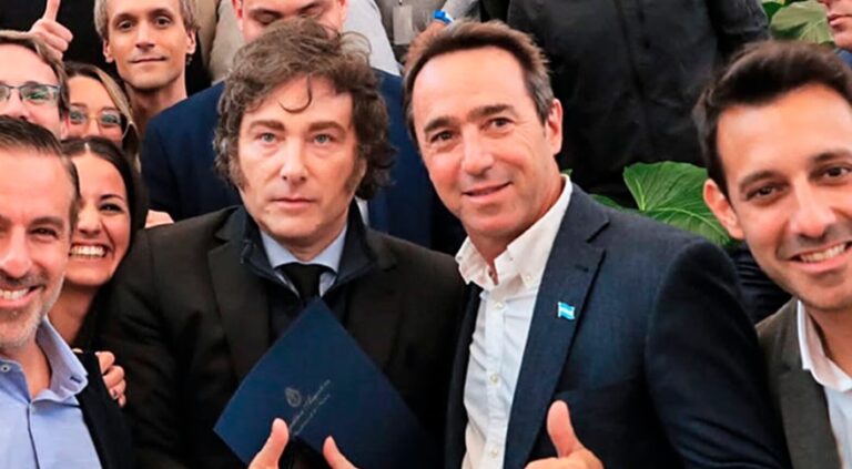 “En la Argentina endeudada, Milei condonó 42 millones de dólares a Galperín: Mercado Libre ahorró $68 mil millones en impuestos mientras su negocio financiero exprime a las familias”