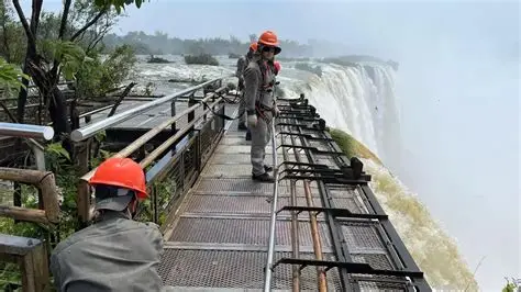 “Alerta en las Cataratas: cierran la Garganta del Diablo por 40 días ante riesgo de crecida extraordinaria”
