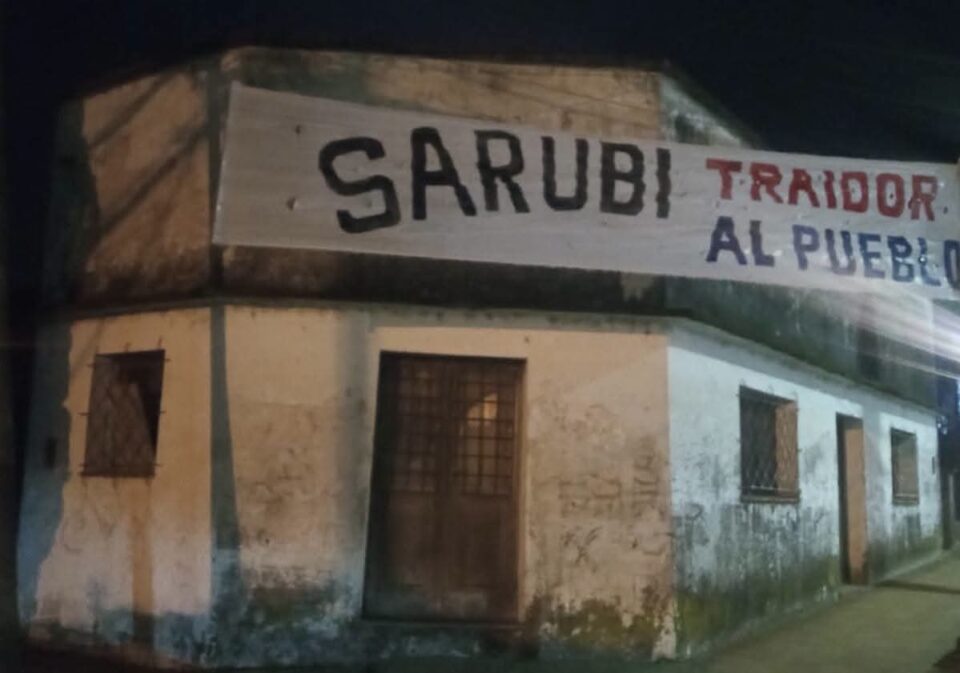 Las calles de La Paz amanecen con pasacalles de protesta: vecinos cuestionan la gestión y la ausencia territorial del diputado provincial Bruno Sarubi