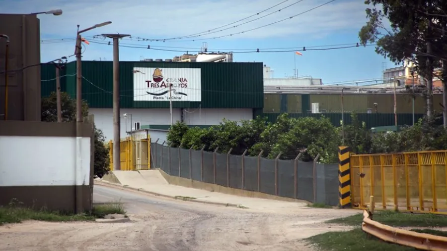 Granja Tres Arroyos: trabajadores se movilizaron en Entre Ríos y la planta de Capitán Sarmiento suspendió actividades en medio de la crisis empresarial