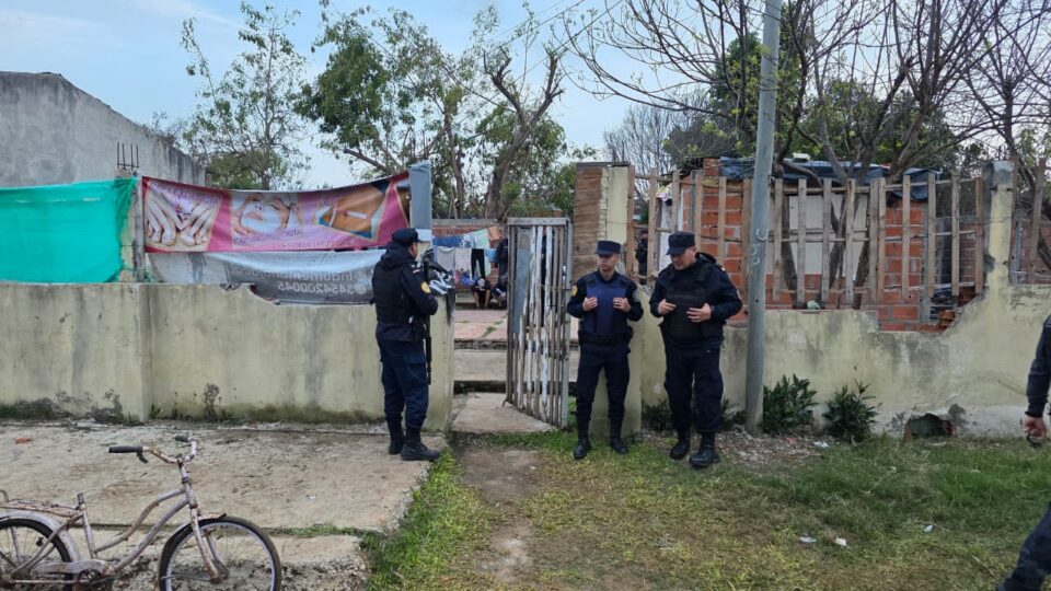 Tras el robo en una iglesia, recuperaron elementos robados y detuvieron a un hombre con envoltorios de cocaína listos para la venta