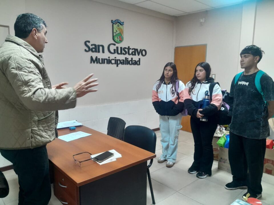Estudiantes de 6.º año iniciaron sus pasantías en la Municipalidad de San Gustavo: un puente entre la escuela, la comunidad y el futuro laboral