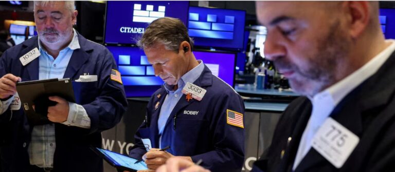 La Argentina quedó más lejos de volver a los mercados: las altas tasas en EE.UU. complican el financiamiento, pero la suba internacional de la soja y el petróleo impulsa las exportaciones