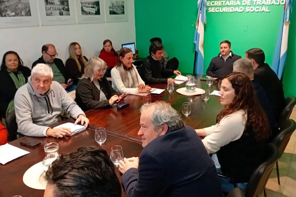 Docentes y Gobierno retoman la paritaria salarial: reclamos por recomposición y advertencias sobre la pérdida del poder adquisitivo