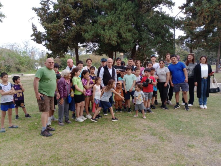 “Rossi camina, los vecinos lo abrazan… y los políticos paceños se quedan sin aire, sin barrios y sin respuestas”