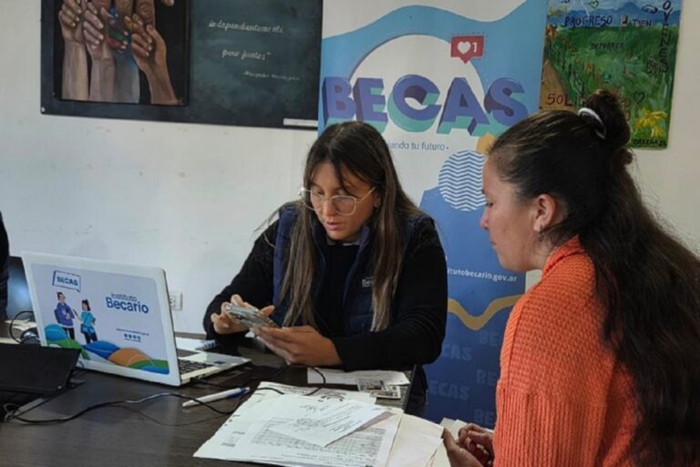 Inicia el cronograma de pagos de becas provinciales