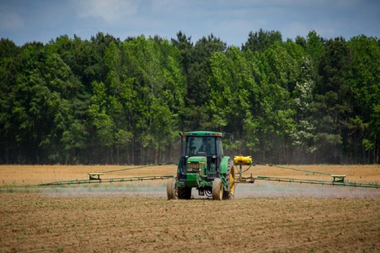 “El Superior Tribunal anuló el fallo que desplazaba la Ley de Buenas Prácticas en Fitosanitarios: se reafirma la vigencia del régimen provincial y el compromiso con la producción responsable”