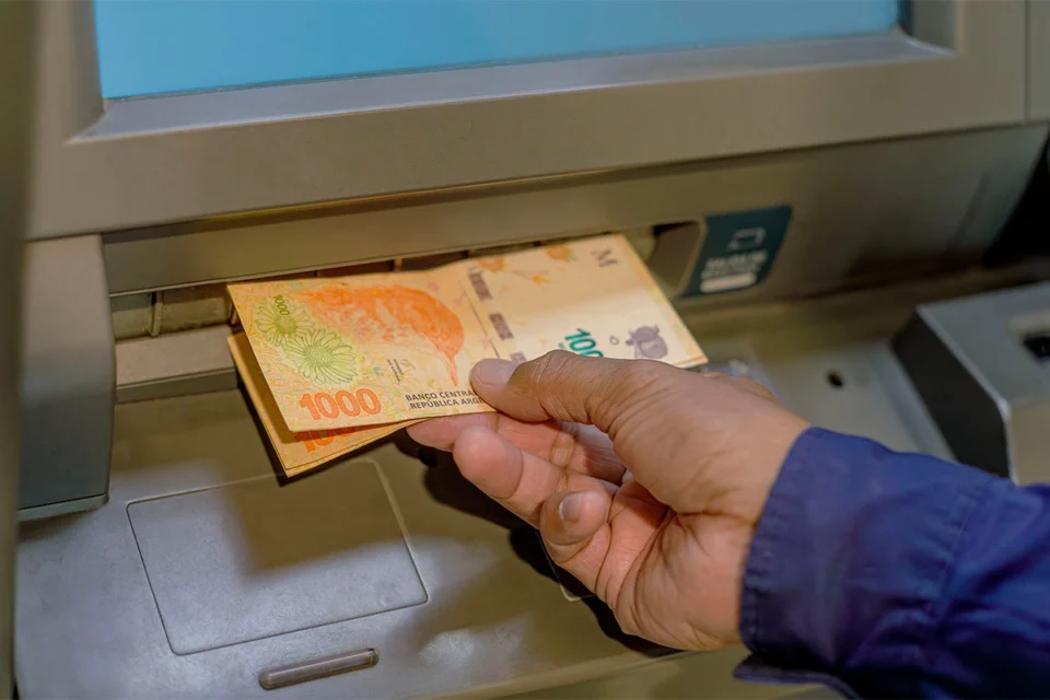 Aumento del salario mínimo: subirá todos los meses hasta llegar a 7.000 en abril