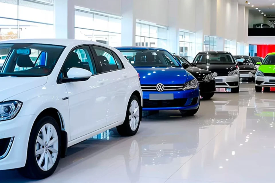 Autos 0 km: el patentamiento cayó 19% en agosto y los importados alcanzaron el 70% del mercado nacional