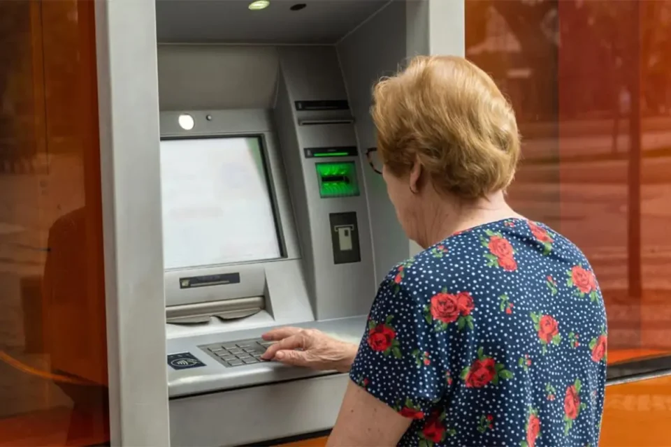 “ANSES confirmó el bono de .000 para octubre: quiénes lo cobrarán junto al aumento del 1,66%”
