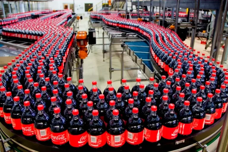 Coca-Cola cerró su histórica planta en Ventura tras 114 años de producción: reubicarán a 78 trabajadores y continúa la distribución de bebidas