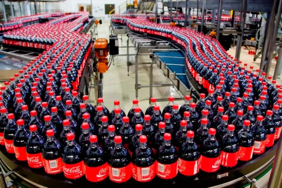 Coca-Cola cerró su histórica planta en Ventura tras 114 años de producción: reubicarán a 78 trabajadores y continúa la distribución de bebidas