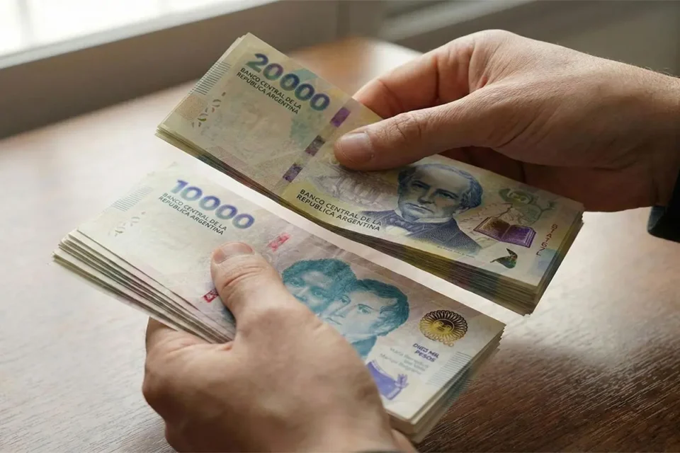 El Gobierno fijó el nuevo salario mínimo: aumentos mensuales hasta alcanzar los 7.000 en abril de 2027