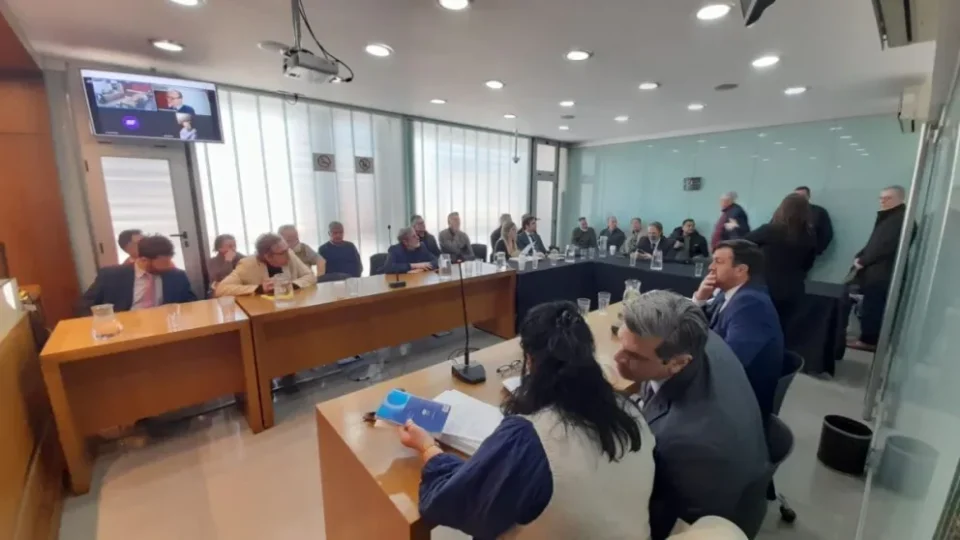 “Efecto Almada: prorrogaron la prisión preventiva de los imputados en la causa Contratos Truchos tras la audiencia pública con los 16 procesados”