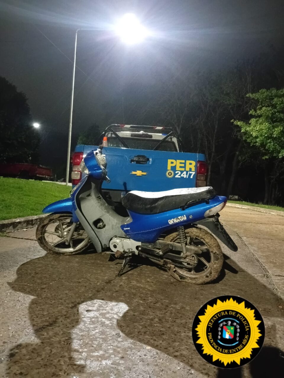 Recuperaron una motocicleta que había sido abandonada tras la fuga de un sospechoso en Santa Elena