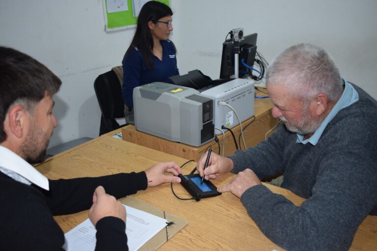San Gustavo moderniza la emisión de licencias de conducir con nueva tecnología
