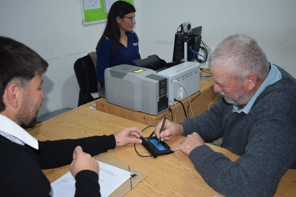San Gustavo moderniza la emisión de licencias de conducir con nueva tecnología