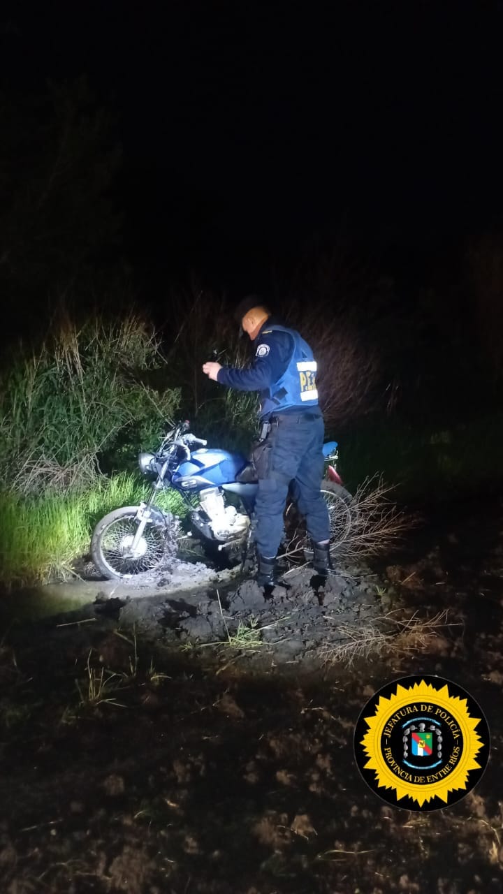 Recuperan en Villa López una moto robada en Santa Elena tras un operativo de búsqueda