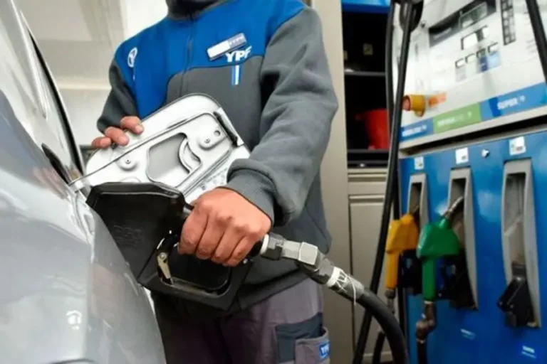 YPF anticipa que la nafta no bajaría aunque caiga el precio internacional del petróleo