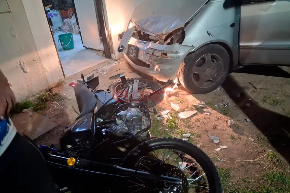 Conductor alcoholizado chocó un auto, una moto y destrozó un comercio de Paraná